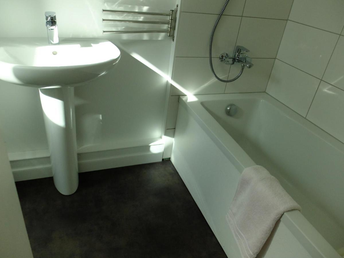 De L'Autre Cote Bed & Breakfast Garlin Dış mekan fotoğraf